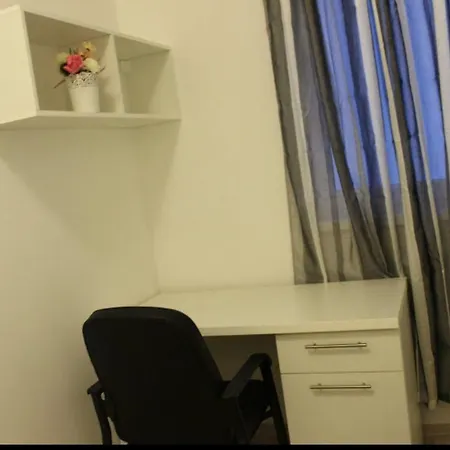 Student City شقة موستار